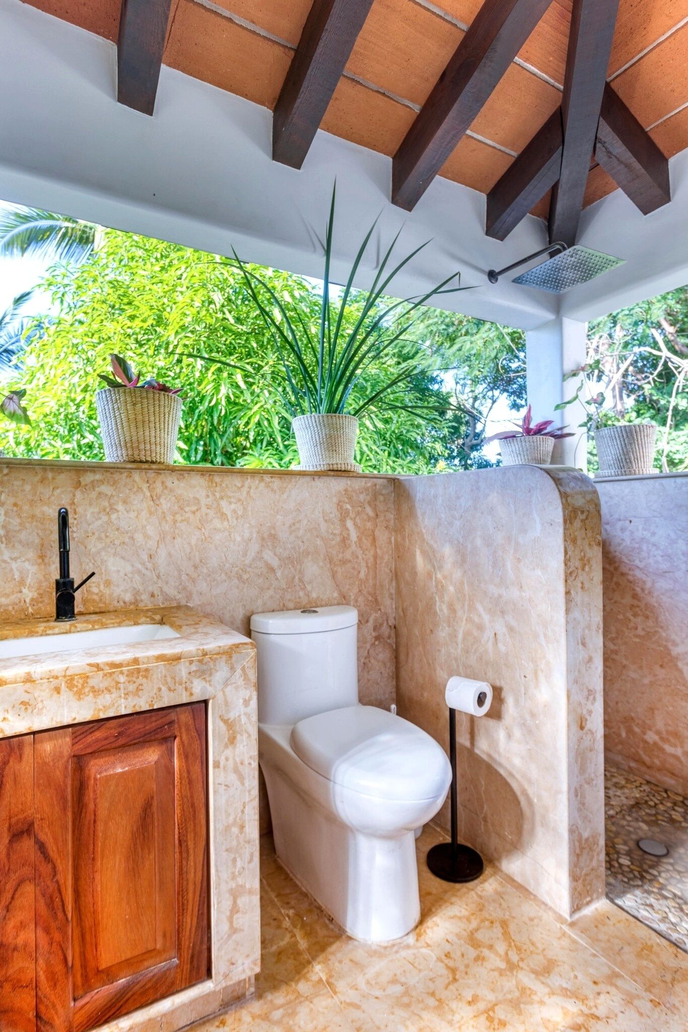 Premium Studio Suite, Balcony, Garden View | Bathroom | Shower, free toiletries, towels, soap