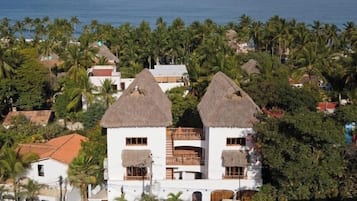 Vista frontal de la propiedad