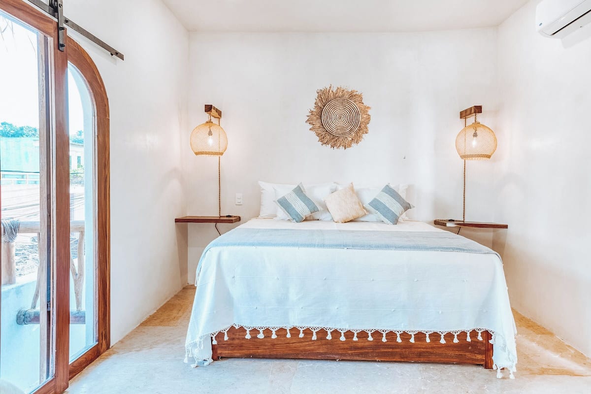 Deluxe suite, balkon, uitzicht op tuin | 2 slaapkamers, individueel gedecoreerd, individueel gemeubileerd
