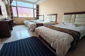 A hotel room with two beds, a desk, and a large window. - Shijiazhuang Yiguang Hotel (Shijiazhuang)