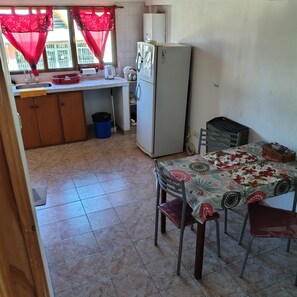 冰箱、烤箱、茶具/咖啡用具、电热水壶