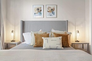 1 bedroom, iron/ironing board, WiFi, bed sheets - Elegant Retreat | Walk to The Gulch & Broadway (Nashville)