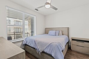 1 slaapkamer, een strijkplank/strijkijzer, wifi, beddengoed