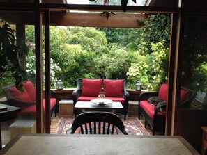 Interior - Roberts Creek: Charming 3-bedroom/2 bath post 'n beam steps to Henderson Beach (Roberts Creek)