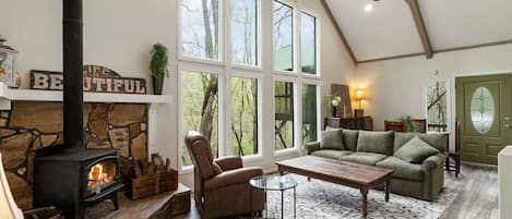 Smart TV, fireplace