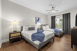 2 bedrooms, iron/ironing board, WiFi, bed sheets - Comfortable 2BR near The Gulch w/ BBQ (Nashville)