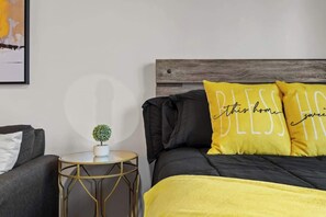 1 habitación, tabla de planchar con plancha, wifi y ropa de cama 