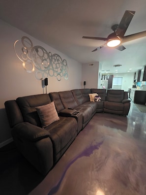 Smart TV, fireplace