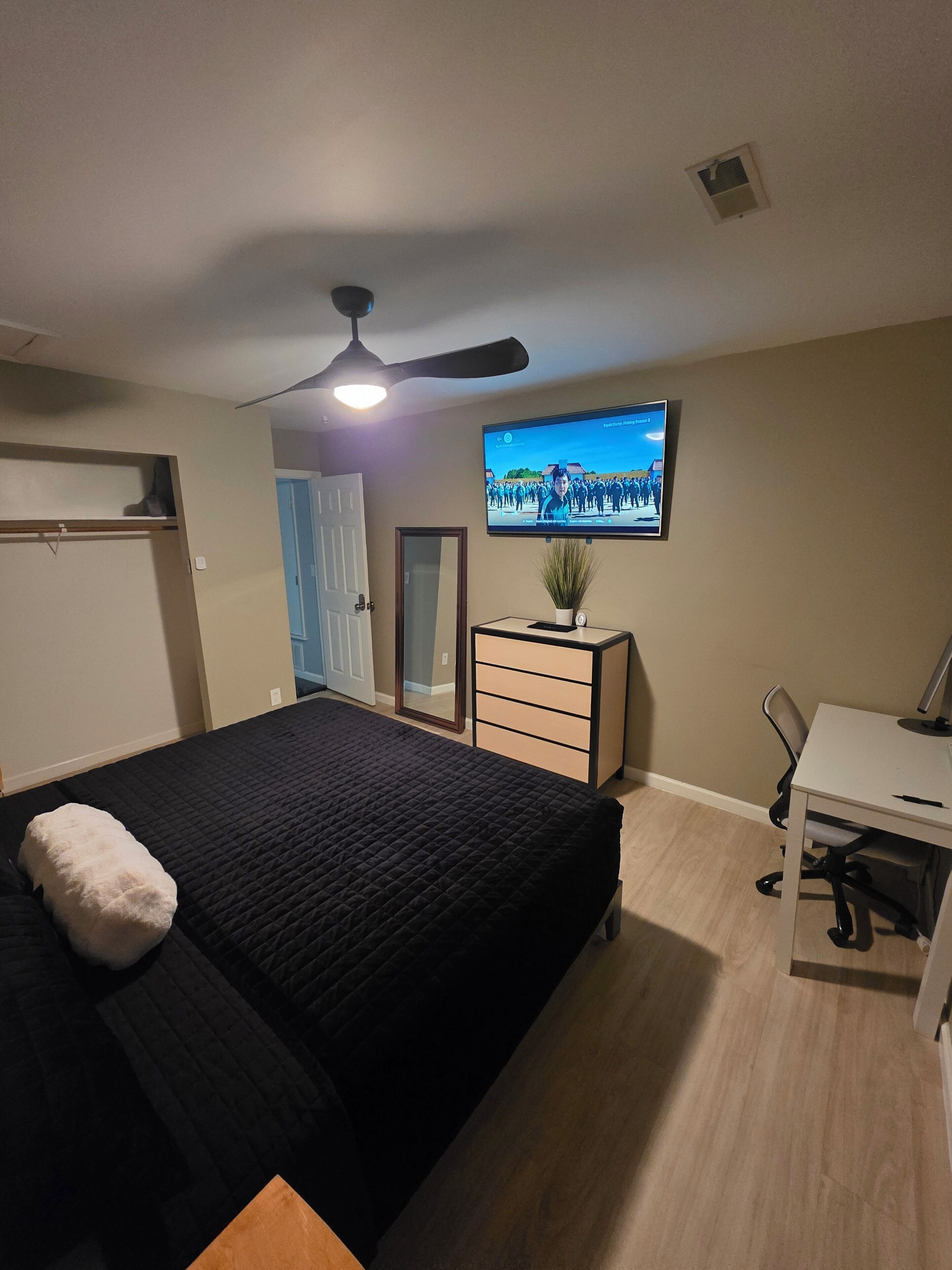 2 bedrooms, desk, iron/ironing board, WiFi