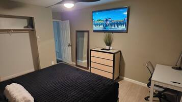 2 bedrooms, desk, iron/ironing board, WiFi