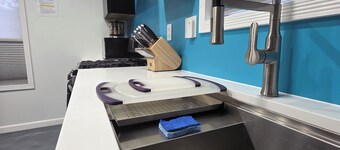 Modern/Retro 2br Condo by Exceptional Stays
