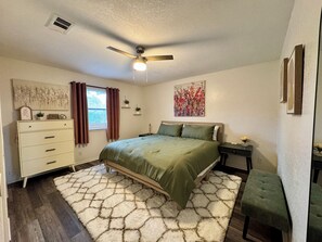 3 soverom, strykejern/-brett, reiseseng for barn og wi-fi (inkludert)