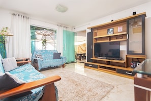 Smart TV, videojuegos, reproductor de DVD y libros