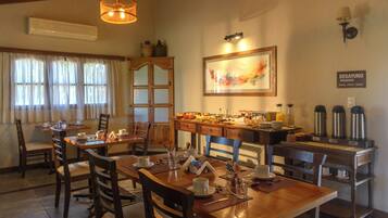 Free daily continental breakfast