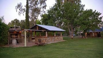 Área de parrillas y picnic