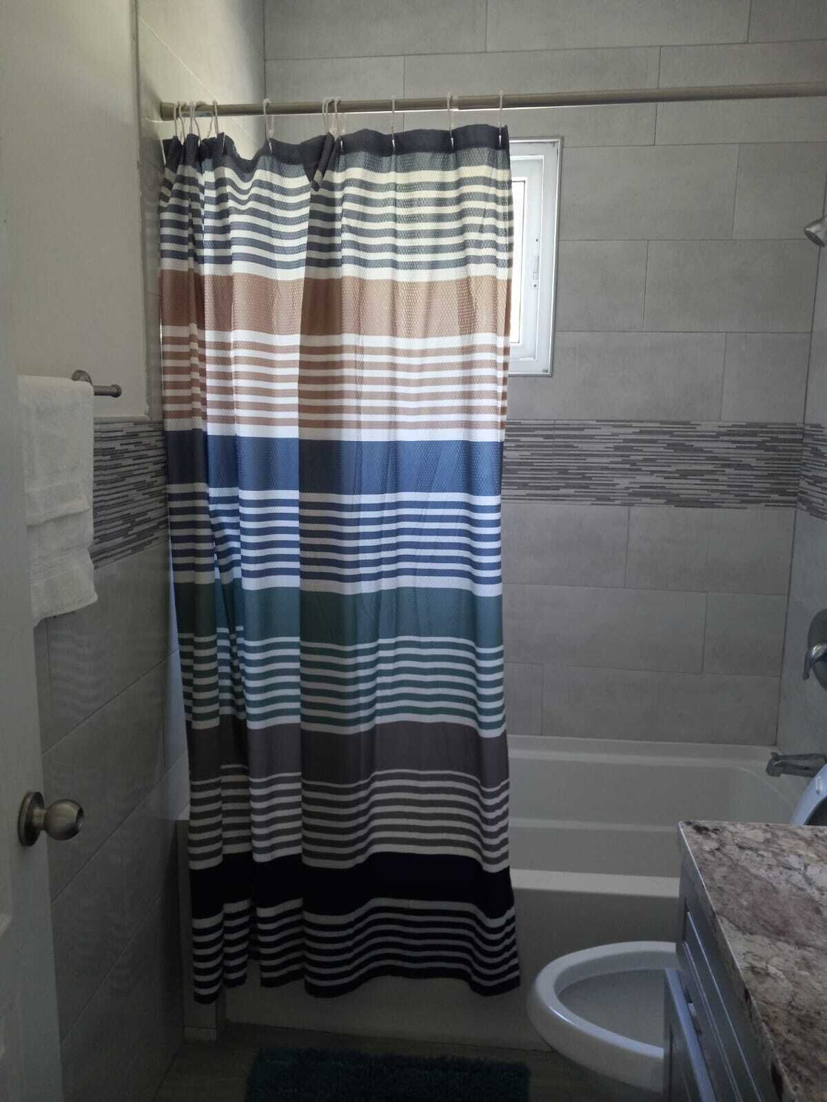 Boblebad, hårføner, håndklær og såpe