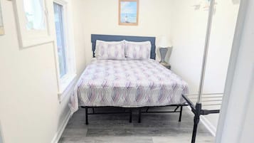 2 bedrooms, iron/ironing board, free WiFi, bed sheets