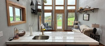 Charming 3-bedroom sheik contemporary house in lovely Newport/Smokies