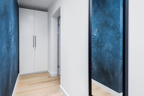 Apartamento Confort, vistas a la ciudad | Zona de estar | Smart TV de 50 pulgadas con canales por cable, Netflix