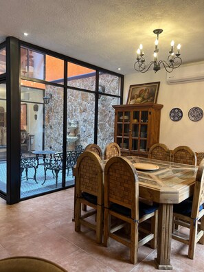 Familiehus, 3 soverom, kjøkken, fjellutsikt | Spisestue