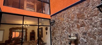 Casa Colonial en Pueblo Mágico by Adhoc