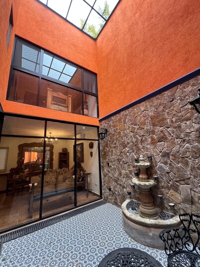 Casa Colonial en Pueblo Mágico by Adhoc