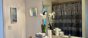 Serene Long-Stay Suite: Water Views, Lanai & Dedicated Office