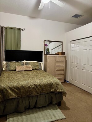 1 habitación, escritorio, tabla de planchar con plancha y wifi gratis 