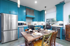 Fridge, microwave, oven, stovetop - Boho Buffalo: Luxe Texas Hideaway in The Gap (Buffalo Gap)