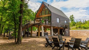 Outdoor dining - New IG Unique Modern Scandinavian Cabin with Beautiful Creek Views (Broken Bow)