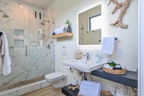 Shower, hair dryer, towels, soap - New IG Unique Modern Scandinavian Cabin with Beautiful Creek Views (Broken Bow)