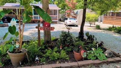 Cozy 1-bedroom bungalow in tranquil Brookville w/ AC, WiFi, and  Firepit,