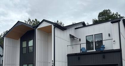 Modern, New Build Dog Friendly 3-bedroom home close to DT Greenville