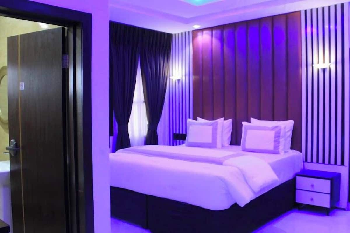 Suite, City View | 1 bilik tidur, meja, Wi-fi percuma