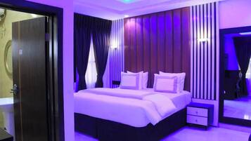 Sviitti, kaupunkinäköala | Työpöytä, ilmainen Wi-Fi