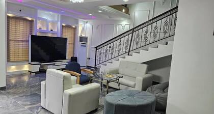 De-Lexis Hotel & Suites