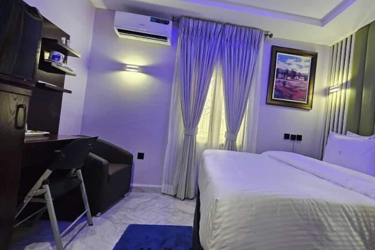 Standard Single Room, City View | Bathroom | Free toiletries, slippers, soap, toilet paper