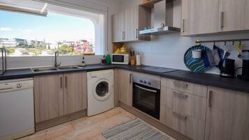 Réfrigérateur, micro-ondes, four, lave-vaisselle