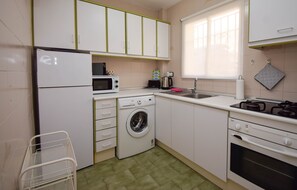 Fridge, microwave, oven, coffee/tea maker