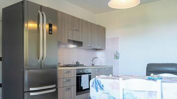 Refrigerador, horno, parrilla de estufa y lavavajillas