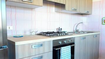 Refrigerador, horno, parrilla de estufa y lavavajillas