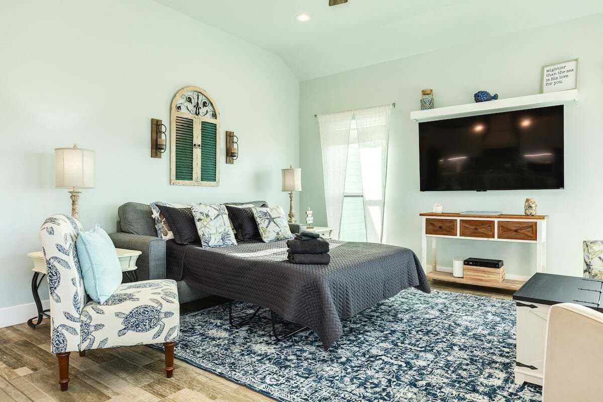 House, Multiple Beds, Pool Access, Pool View | 3 bedrooms, bed sheets