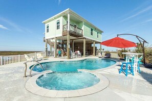 Outdoor pool - Sunchaser (Galveston)