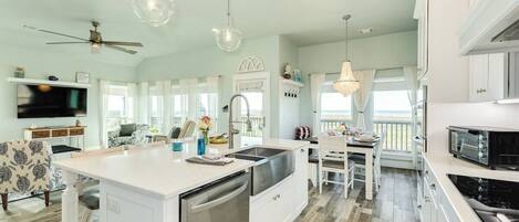 House, Multiple Beds, Pool Access, Pool View | Private kitchen | Fridge, microwave, oven, stovetop