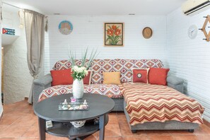 TV, ping pong, stereo - Apartment 'Gabriela' with Balcony, Wi-Fi and Air Conditioning (Keratea)