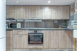 Fridge, oven, stovetop, coffee/tea maker - Apartment 'Gabriela' with Balcony, Wi-Fi and Air Conditioning (Keratea)