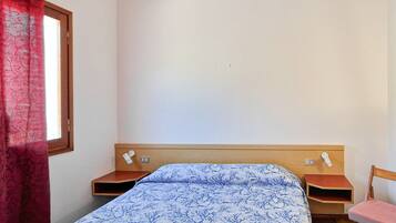 1 bedroom, bed sheets