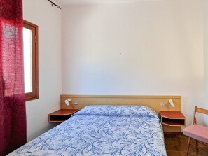 1 bedroom, bed sheets - Apartment 'Bilo Nr 10' with Mountain View and Shared Garden (Lacona)