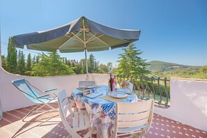 Outdoor dining - Apartment 'Bilo Nr 10' with Mountain View and Shared Garden (Lacona)