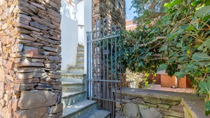 Stone steps leading to a gated entrance, surrounded by greenery. - Apartment 'Casa 20' with Private Terrace, Wi-Fi and Air Conditioning (Stintino)